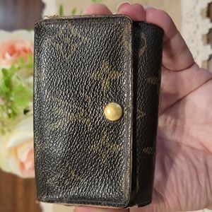 Authentic Louis Vuitton key case